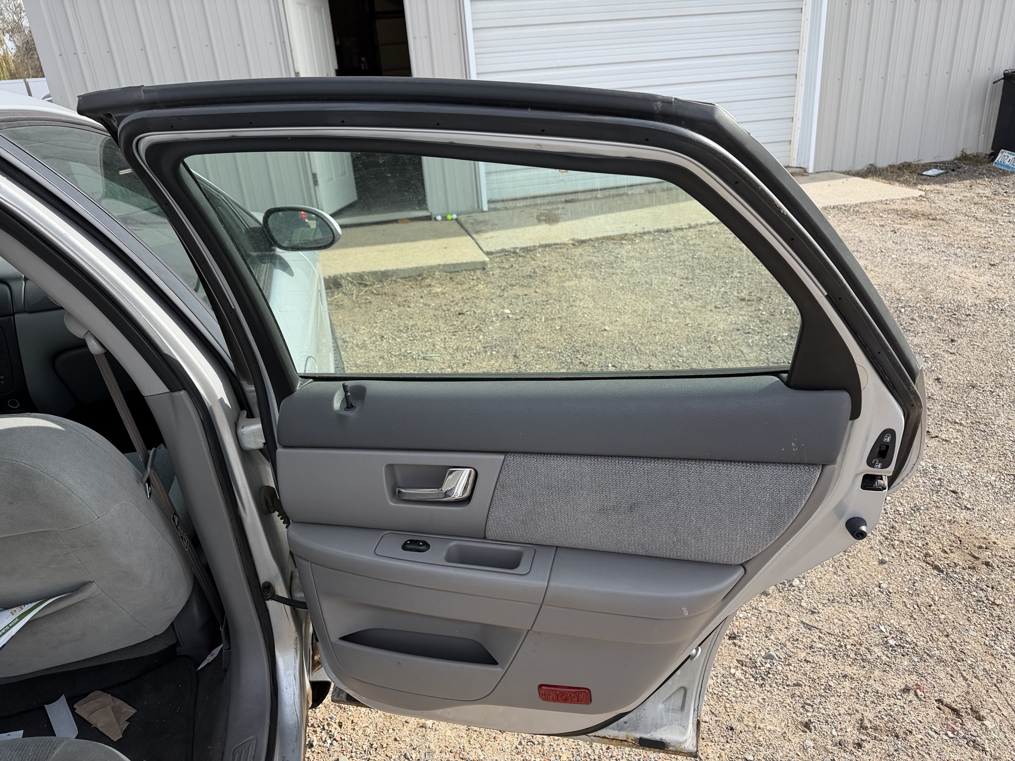 2001 ford taurus ses with 165634 miles for sale near Elk River, Minnesota 106980_30_pass_rear_door_panel.jpg