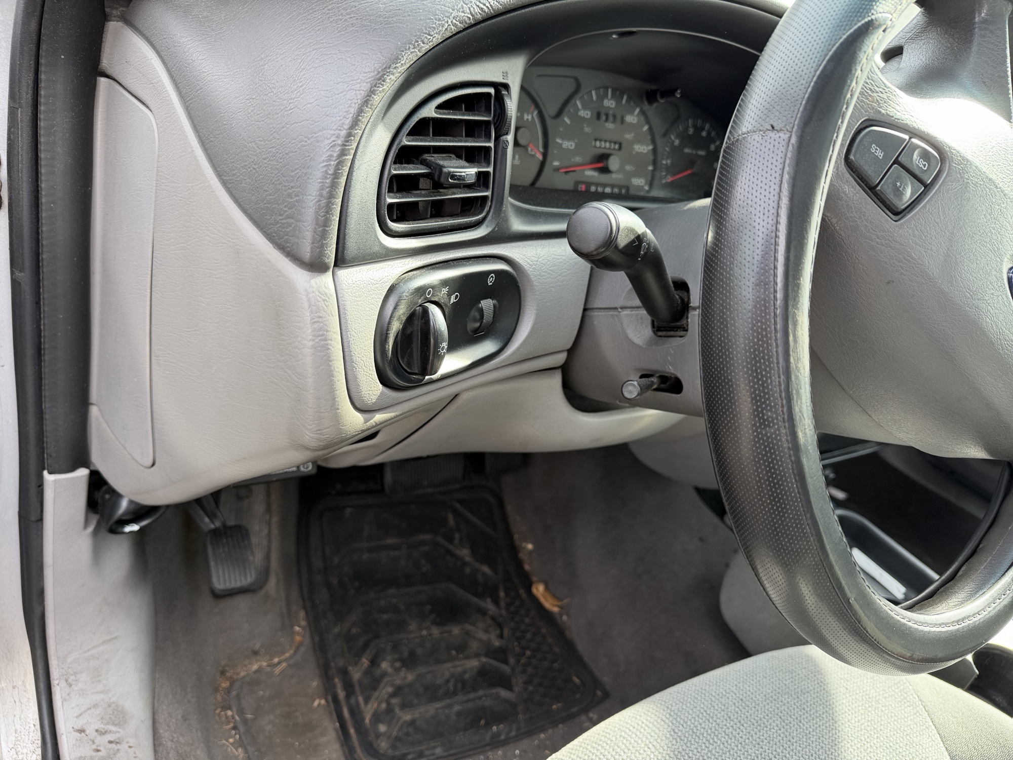 2001 ford taurus ses with 165634 miles for sale near Elk River, Minnesota 106980_37_left_of_steering_wheel.jpg