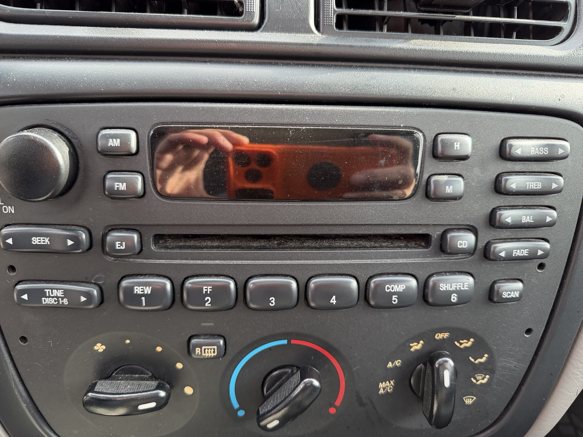 2001 ford taurus ses with 165634 miles for sale near Elk River, Minnesota 106980_39_radio_closeup.jpg