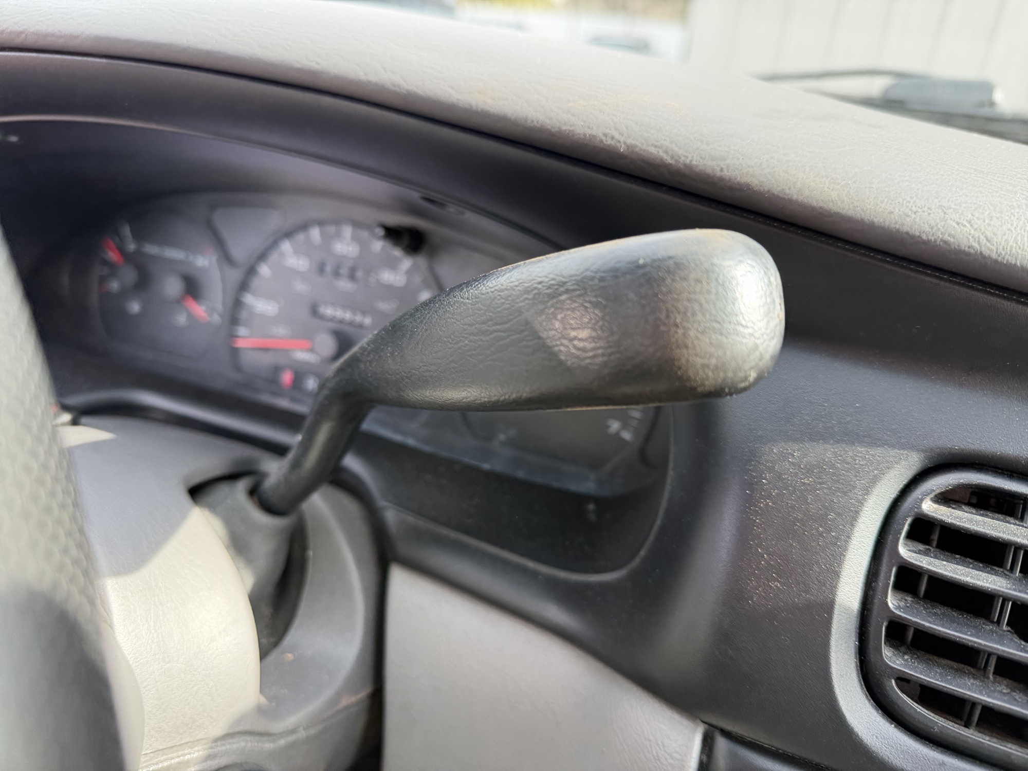 2001 ford taurus ses with 165634 miles for sale near Elk River, Minnesota 106980_41_shifter.jpg