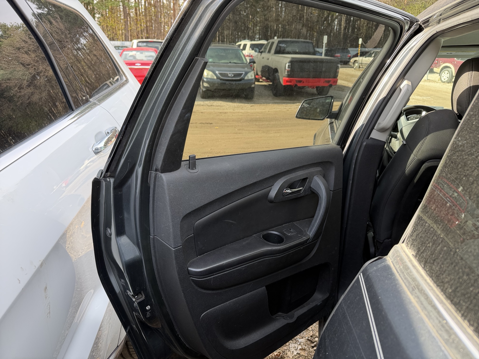 2011 chevrolet traverse lt-awd with 156005 miles for sale near Elk River, Minnesota 106983_25_drv_rear_door_panel.jpg