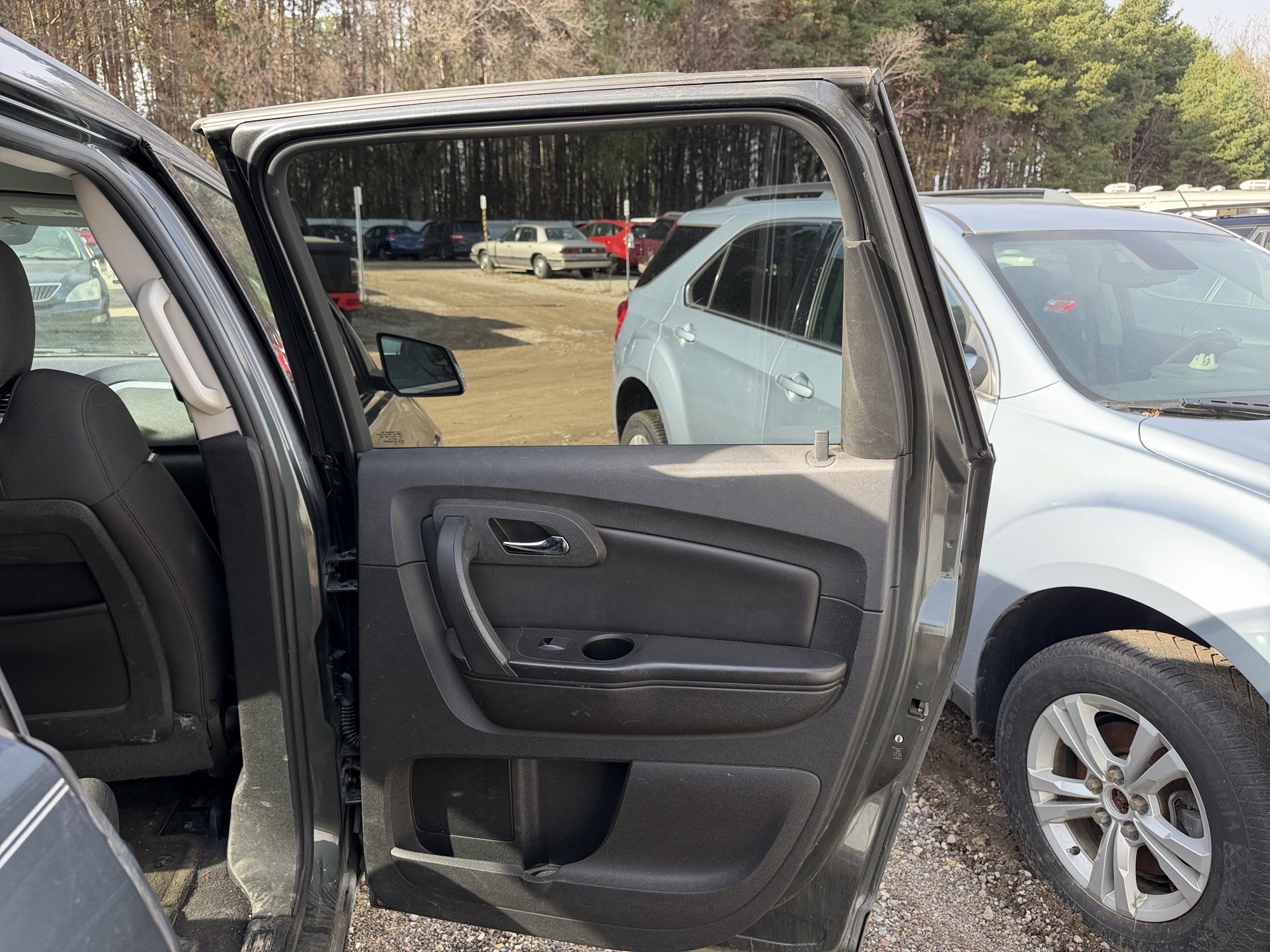 2011 chevrolet traverse lt-awd with 156005 miles for sale near Elk River, Minnesota 106983_30_pass_rear_door_panel.jpg