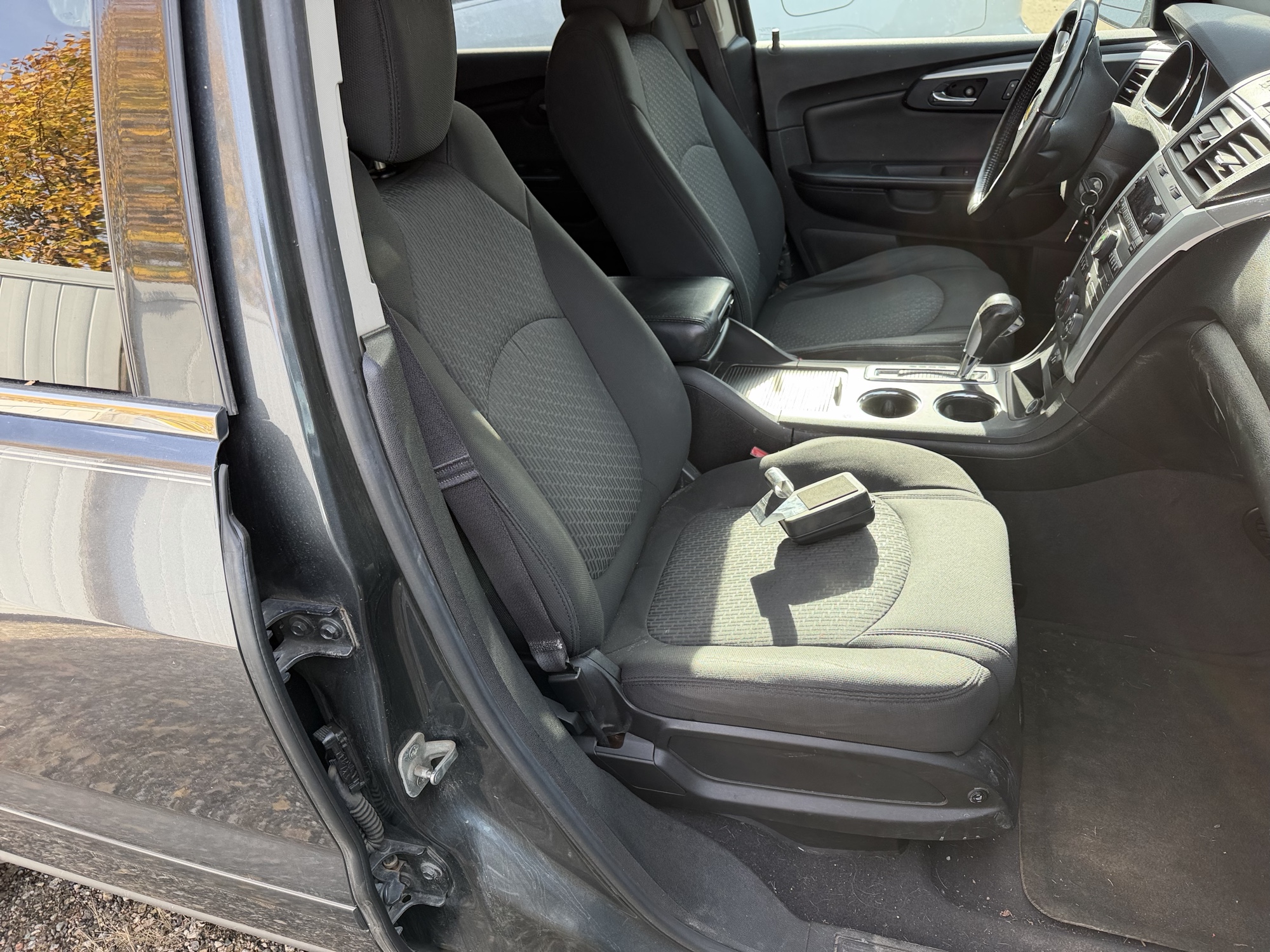 2011 chevrolet traverse lt-awd with 156005 miles for sale near Elk River, Minnesota 106983_31_passenger_seat.jpg
