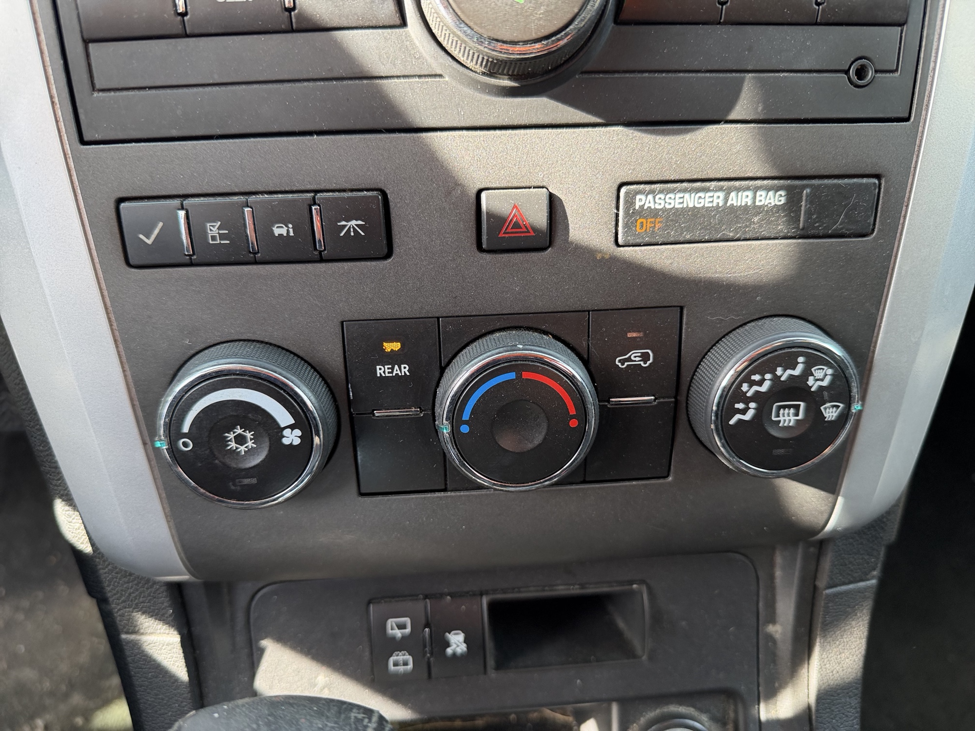 2011 chevrolet traverse lt-awd with 156005 miles for sale near Elk River, Minnesota 106983_40_climate_control.jpg