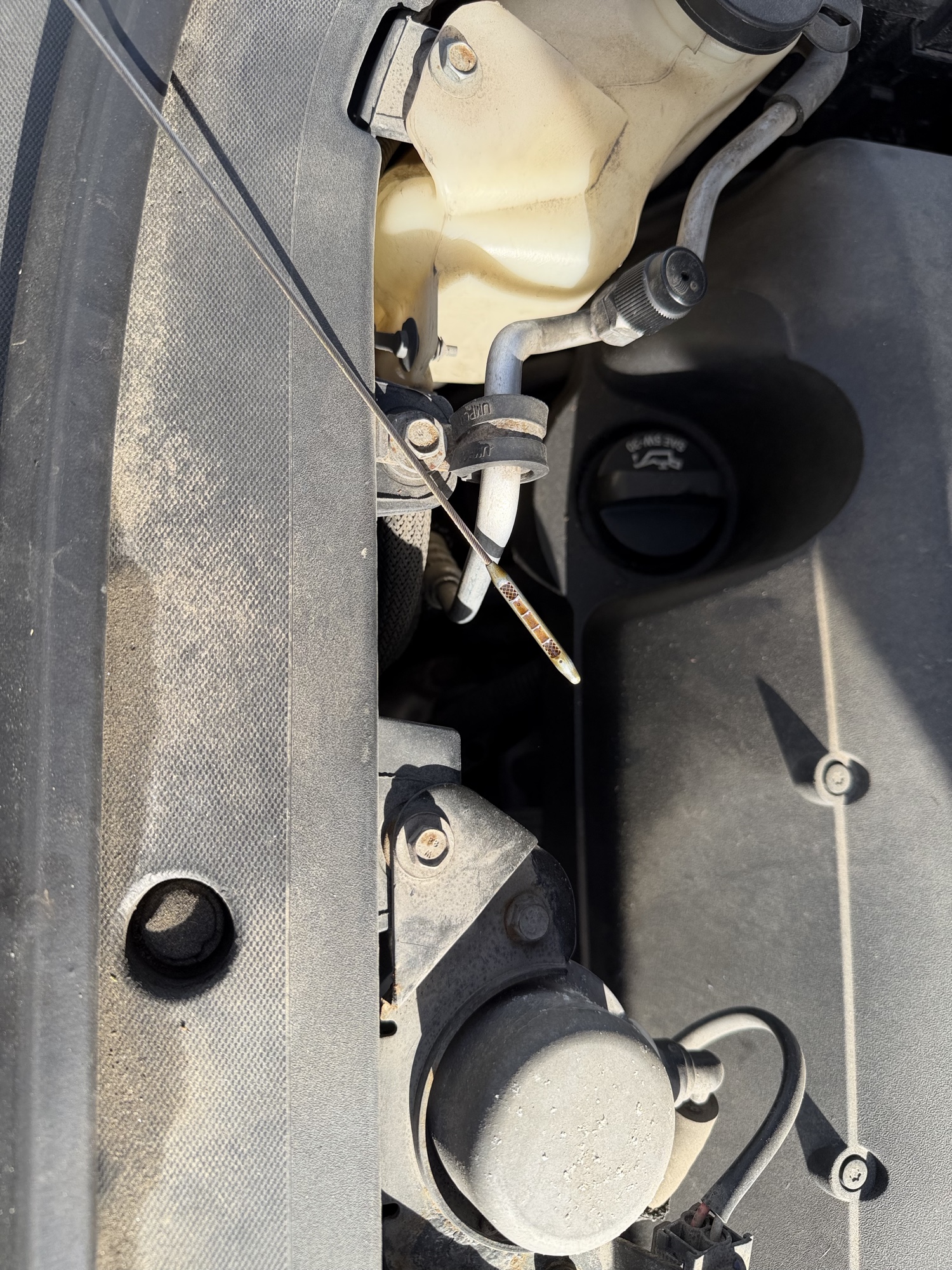 2011 chevrolet traverse lt-awd with 156005 miles for sale near Elk River, Minnesota 106983_50_oil_dipstick.jpg