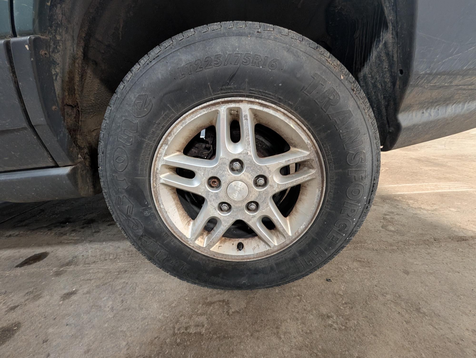 2004 jeep grand-cherokee laredo-4wd with 184162 miles for sale near elk-river, minnesota 114f1b5db7334093af19c6e3c4c3a9f7.jpg