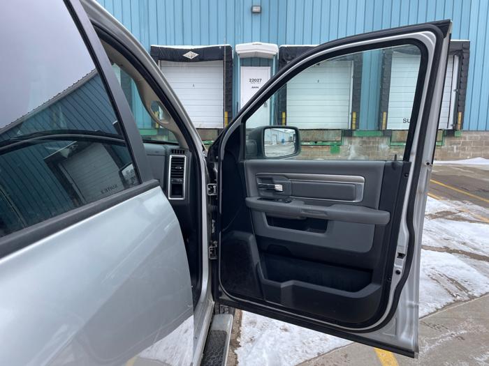 2015 ram 1500 slt-crew-cab-swb-4wd with 128735 miles 1161bf265cbe49868876355b2d527298.jpeg