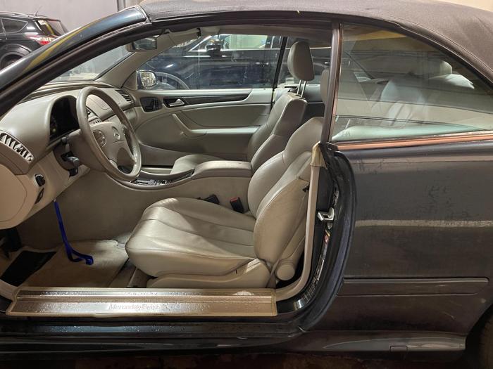 2000 Mercedes-Benz CLK-Class