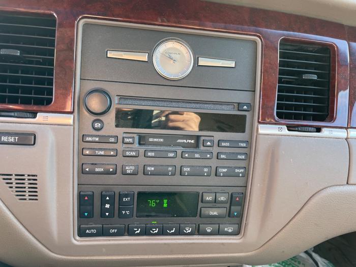 2003 lincoln town-car cartier with 147179 miles for sale near elk-river, minnesota 125817437e0b44e09e3eed27d5cea0a0.jpeg