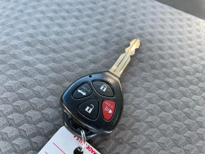2011 toyota camry base-6-spd-at with 264570 miles for sale near shakopee, minnesota 12d4b43a09a548a5b26cfba4495fe9b1.jpeg