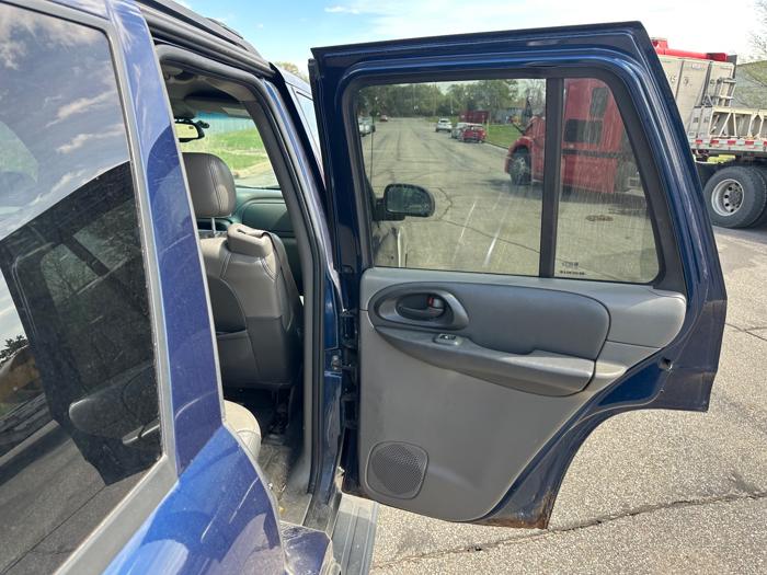 2002 chevrolet trailblazer ls-4wd with 203457 miles for sale near elk-river, minnesota 13c1cdddafe34e17b507a859ff412a27.jpeg