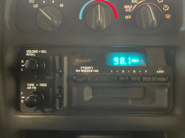 2000 chevrolet express with 344483 miles for sale near elk-river, minnesota 1537b8d190ab49cfa5d81fe0604cc028.jpg