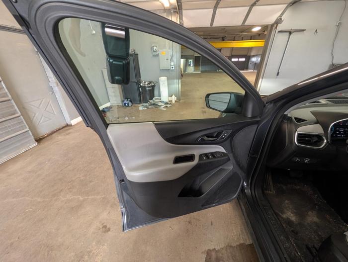 2022 chevrolet equinox ls-2wd with 170627 miles for sale near elk-river, minnesota 158be58255914cb8b37b1c45630b752c.jpg