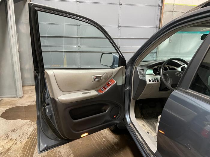 2004 toyota highlander with 181286 miles for sale near elk-river, minnesota 165084f5b92f4983a5c8863cd0681866.jpg