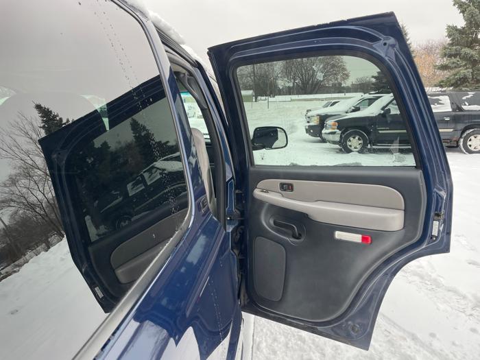 2001 chevrolet tahoe 4wd with 174356 miles for sale near fridley, minnesota 17053d07c14f490988c0cc9c1651627e.jpeg