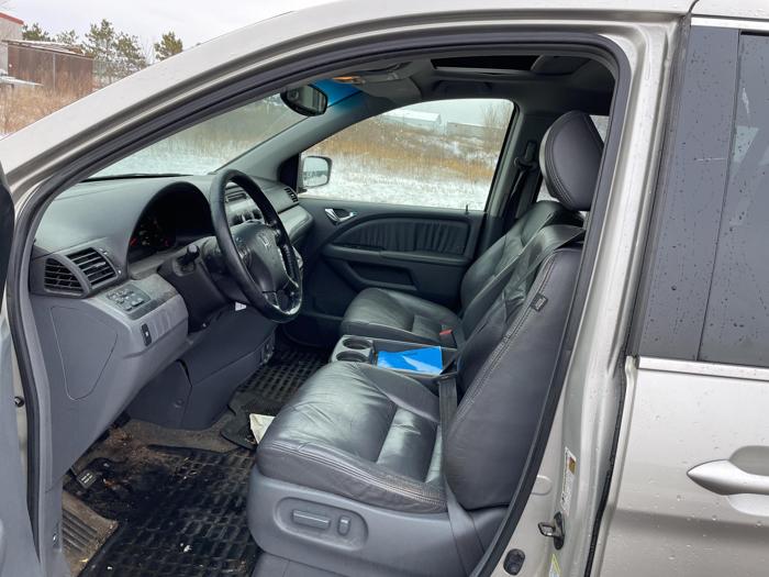 2006 honda odyssey ex-(with-leather) with 173298 miles for sale near elk-river, minnesota 170d62dab1d14147818a21340d918c9d.jpg