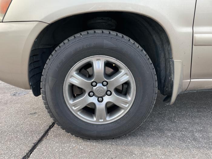 2006 toyota highlander v6-2wd-with-3rd-row-seat with 194228 miles for sale near elk-river, minnesota 17312f50fdad401a8a3a0111954f5fd3.jpeg