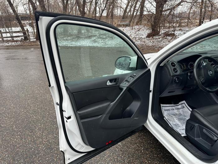 2014 volkswagen tiguan with 106309 miles for sale near burnsville, minnesota 17b068ed4e1141e19ad968db4a56a65c.jpg