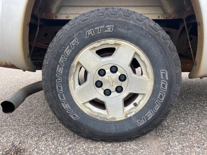 2005 chevrolet silverado-1500 ls-crew-cab-4wd with 291163 miles for sale near fridley, minnesota 1825926d58244abea289a19398dfe7d9.jpeg