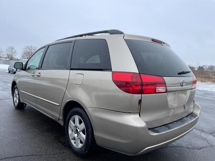 2004 toyota sienna le,ce with 177599 miles for sale near elk-river, minnesota 186f73a51f9947568a5d81bc5dca31dd.jpg