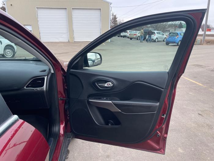 2019 jeep cherokee limited-4wd with 76528 miles for sale near clearwater, minnesota 18a0a5b17c07425b8cdba557d38fd097.jpeg