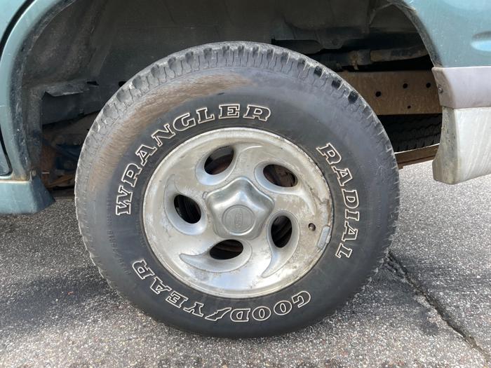 1997 ford explorer xlt-4-door-awd with 172185 miles for sale near elk-river, minnesota 198570ae8b354b889a898d2fea0bce1b.jpeg