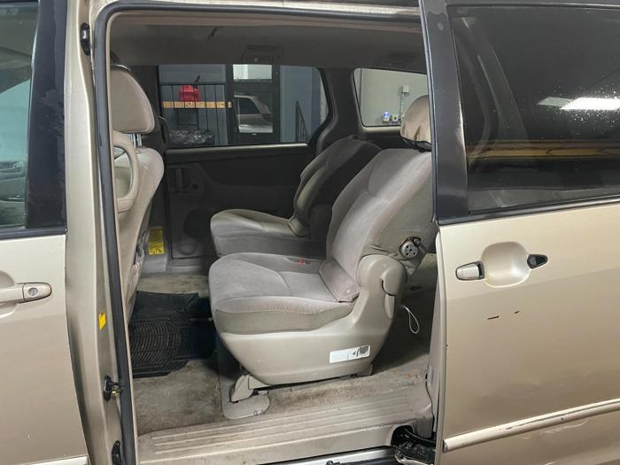 2005 toyota sienna with 243685 miles for sale near elk-river, minnesota 1a319ee015fb40d08fe2365a2c35f5d4.jpg