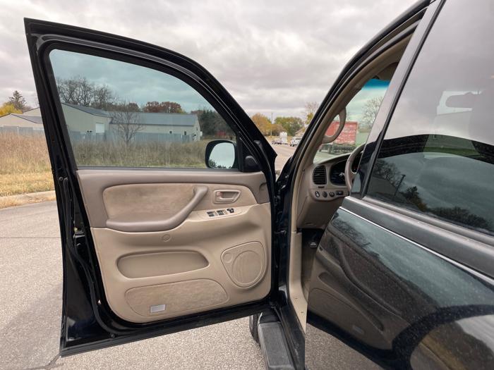 2005 toyota sequoia sr5-4wd with 250906 miles for sale near elk-river, minnesota 1a32ebd46da34ad2bf5b9e2dca92cbb1.jpeg