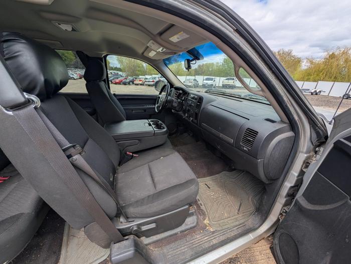 2010 chevrolet silverado-1500 lt1-extended-cab-long-box-4wd with 263160 miles for sale near elk-river, minnesota 1adf44bbf9fa42bbb5329eb67a5d8383.jpg