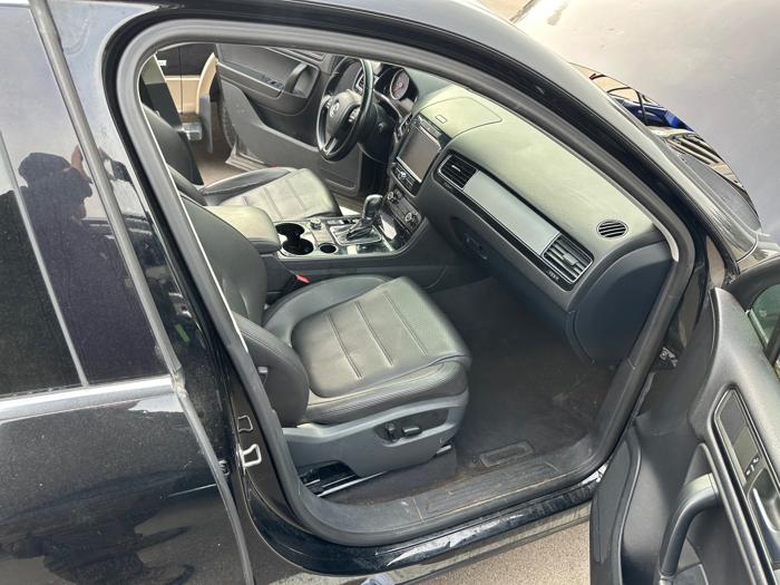 2014 volkswagen touareg vr6-lux with 142869 miles for sale near burnsville, minnesota 1b2da7c60142417bb0a12c5acaf98faa.jpeg