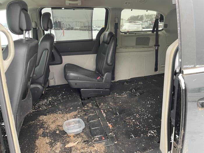 2010 chrysler town-and-country touring with 184874 miles for sale near elk-river, minnesota 1b309af9b14f4491b283cc76e39b36ba.jpg