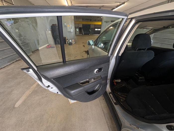 2011 nissan versa 1.8-sl-hatchback with 202864 miles for sale near elk-river, minnesota 1b5b043cfd524c189525a0294a213e5a.jpg