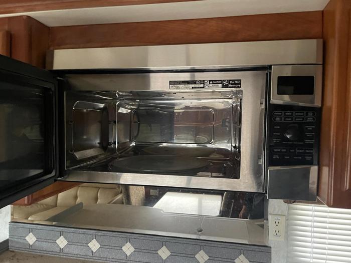 2006 freightliner x-line-motorhome - with 27483 miles for sale near elk-river, minnesota 1b634d2d1c554e049a98c01b2c093a1c.jpg