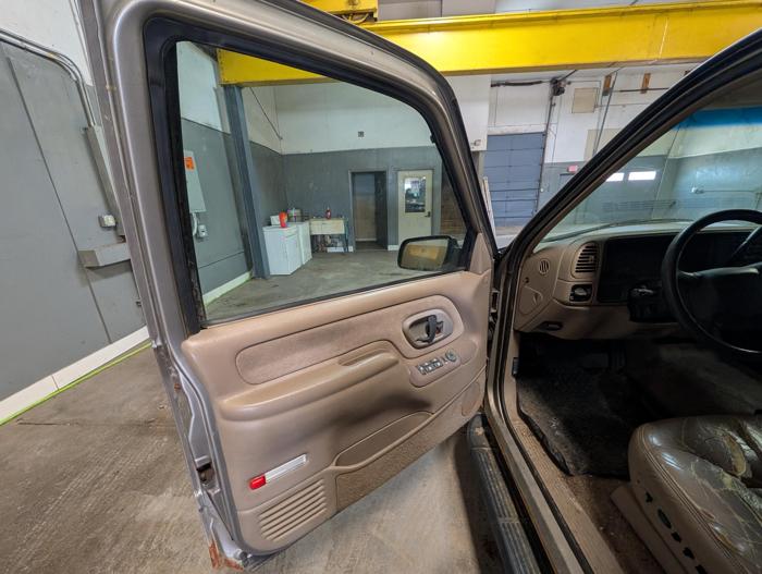 1999 chevrolet suburban k1500-4wd with 225203 miles for sale near elk-river, minnesota 1c78d9b0702147d0936b994fe7f86fa4.jpg
