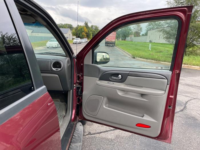 2004 gmc envoy xuv-sle-4wd with 213685 miles for sale near elk-river, minnesota 1c7b438d900c49b39761411296e703dc.jpeg