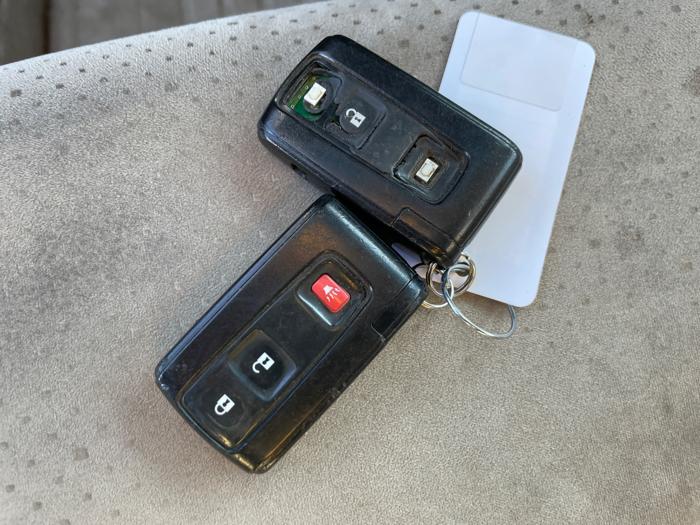 2005 toyota prius 4-door-liftback with 249731 miles for sale near elk-river, minnesota 1c86048da72f402993e6afb27cf94b6e.jpeg