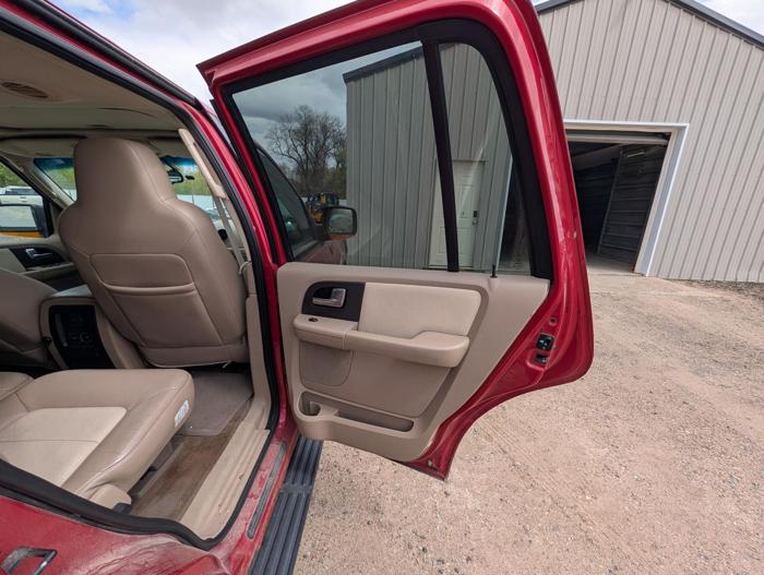 2003 ford expedition eddie-bauer-4wd with 185881 miles for sale near elk-river, minnesota 1c95e5e25bf541e299f8739b21d06ed5.jpg