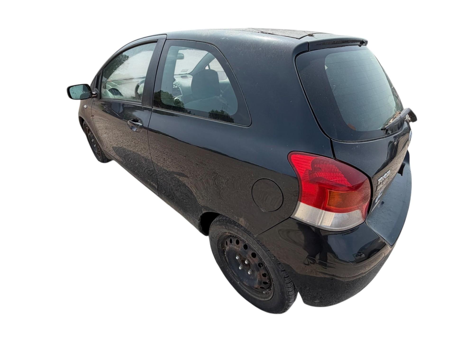 2009 toyota yaris liftback-3-door-at with 150586 miles for sale near elk-river, minnesota 1caa5f9132d441559ca36335ce3b9de7.jpg