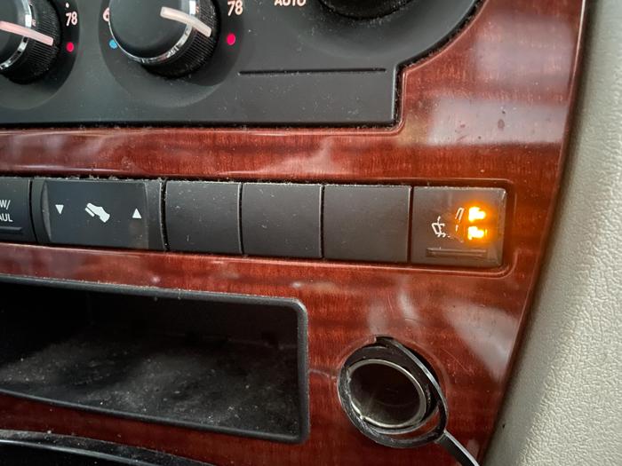 2005 jeep grand-cherokee limited with 207550 miles for sale near elk-river, minnesota 1ce2a00fc7fa4236a2c90b51489e87fc.jpg
