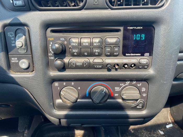 2000 chevrolet blazer ls-4-door-4wd for sale near elk-river, minnesota 1d129d0eea374eca974543c9db3b0cb2.jpeg
