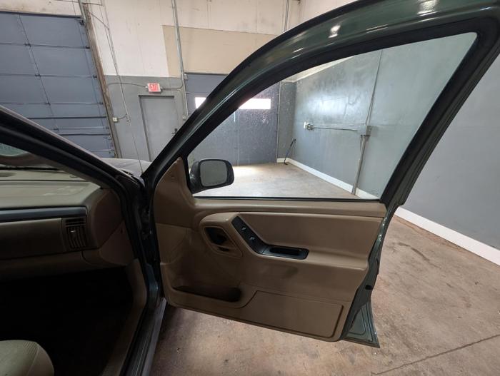 2004 jeep grand-cherokee laredo-4wd with 184162 miles for sale near elk-river, minnesota 1d12c6ea731c46ee88d284b8addea522.jpg