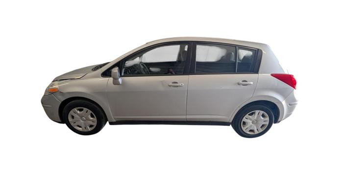 2011 nissan versa 1.8-sl-hatchback with 202864 miles for sale near elk-river, minnesota 1d12caca0d8140c78cc07b755b52466c.jpg