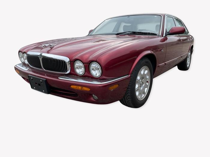 1998 jaguar xj-sedan xj8 with 122279 miles for sale near elk-river, minnesota 1d68165b776740af8d322c283d7fa71c.jpg