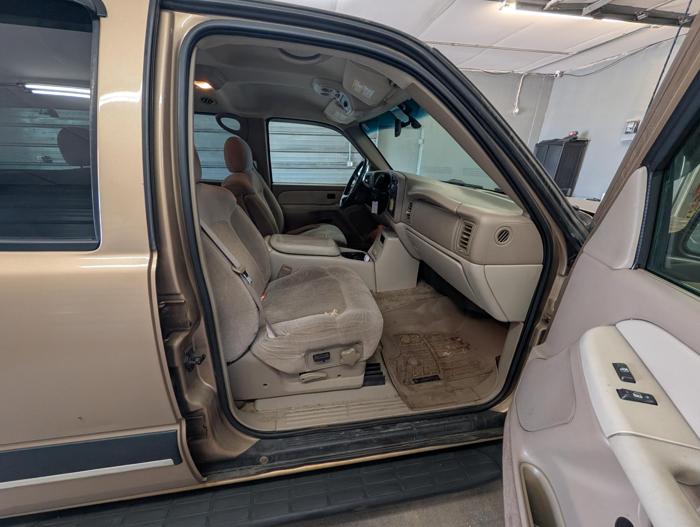 2001 chevrolet tahoe 4wd with 256492 miles for sale near elk-river, minnesota 1d888668e068480b87d54b73368c75c6.jpg