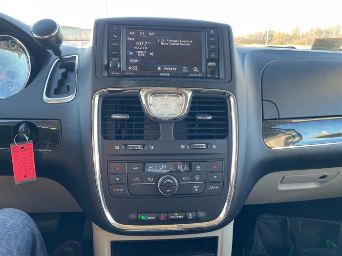 2016 chrysler town-&-country touring with 138021 miles for sale near rochester, minnesota 1d99bbd93efc47a3a760e8191781ce0f.jpeg