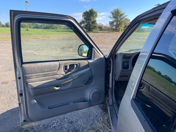 1999 chevrolet blazer 4-door-4wd with 134388 miles for sale near hastings, minnesota 1e4014a10efe4671b6d0d542cbf38ce9.jpeg