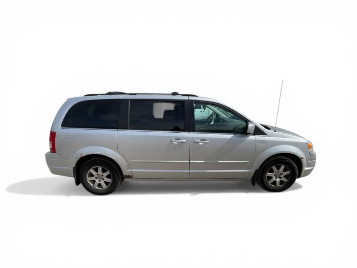 2008 chrysler town-&-country touring with 237369 miles for sale near elk-river, minnesota 1e6979a4452e41338ecc65c6dcb6ed23.jpg
