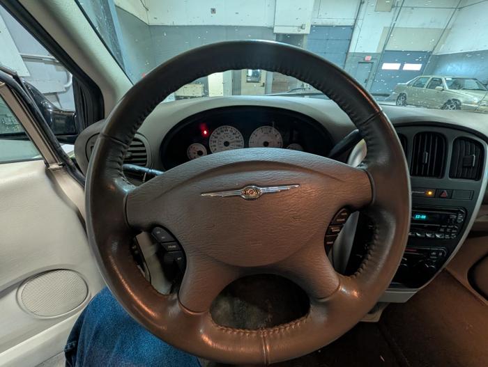 2006 chrysler town-&-country touring with 117074 miles for sale near elk-river, minnesota 1eb3ab551e7a402e809f31751889f603.jpg