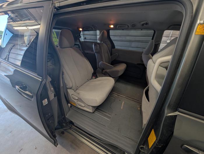 2011 toyota sienna le-8-pass-v6 with 180000 miles for sale near elk-river, minnesota 1f0de29ab85641c4b0d1589527a7120c.jpg