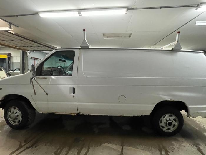 2000 ford e-250 with 144106 miles for sale near elk-river, minnesota 1f1dd12a8c6048f1bf1e4b645a68a682.jpg